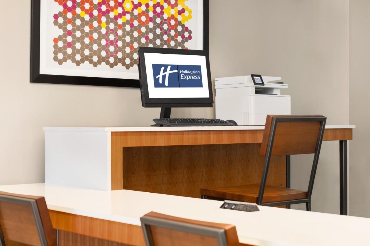 Holiday Inn Express & Suites Philadelphia - Mt Laurel By Ihg Маунт Лорел Екстериор снимка