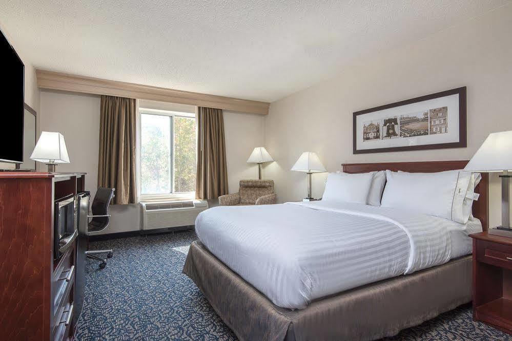 Holiday Inn Express & Suites Philadelphia - Mt Laurel By Ihg Маунт Лорел Екстериор снимка
